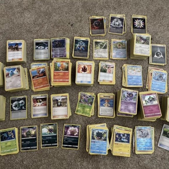 200 Pokemon Cards Starter Beginner Set - Energies Tokens Coins Tins Sleeves + - Picture 4 of 4